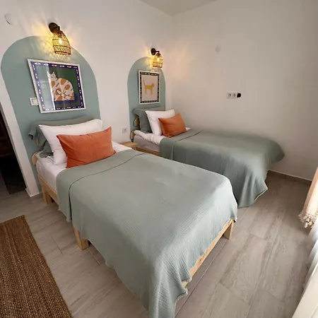 Monk Island Otel *