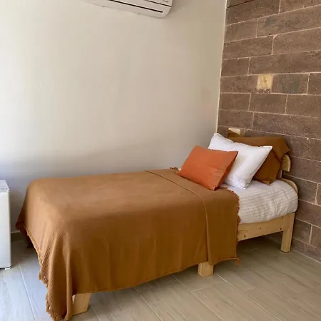 Monk Island Otel